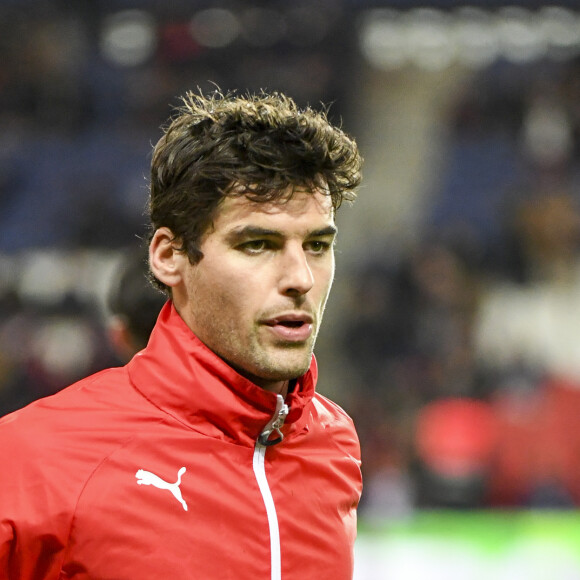 Elle est heureuse avec le footballeur
Yoann Gourcuff - Karine Ferri encourage son compagnon Yoann Gourcuff lors du match Psg-Rennes au Parc des Princes à Paris le 6 novembre 2016. (victoire 4-0 du Psg) © Pierre Perusseau/Bestimage