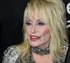 Dolly Parton est une légende de la musique Country américaine
Dolly Parton au photocall des "58ème Country Music Awards" à Frisco au Texas.