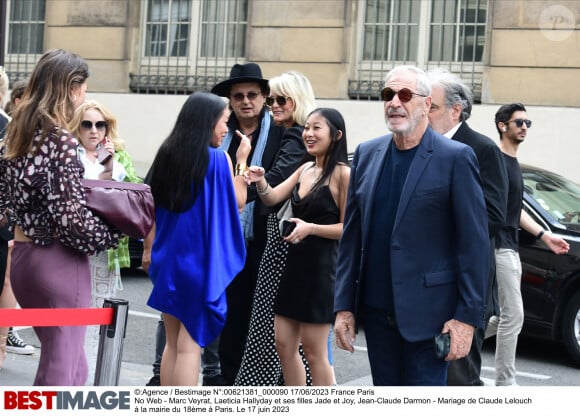 Seule Joy manque à l'appel, puisqu'elle séjourne au Cap d'Agde.
Laeticia Hallyday, Jade et Joy Hallyday, Marc Veyrat - Mariage de Claude Lelouch à la mairie du 18ème à Paris. Le 17 juin 2023. ©Agence / Bestimage