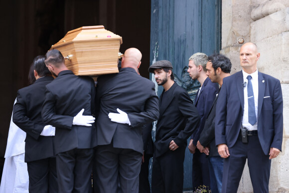 Ben Attal, Marlowe (fils de Lou Doillon), Roman de Kermadec (fils de Kate Barry) - Arrivées des célébrités aux obsèques de Jane Birkin en l'église Saint-Roch à Paris. Le 24 juillet 2023 © Jacovides-KD Niko / Bestimage 