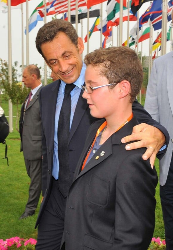 Nicolas Sarkozy et son fil Louis, à l'ouverture des jeux olympiques de Pékin, le 8 août 2008 !