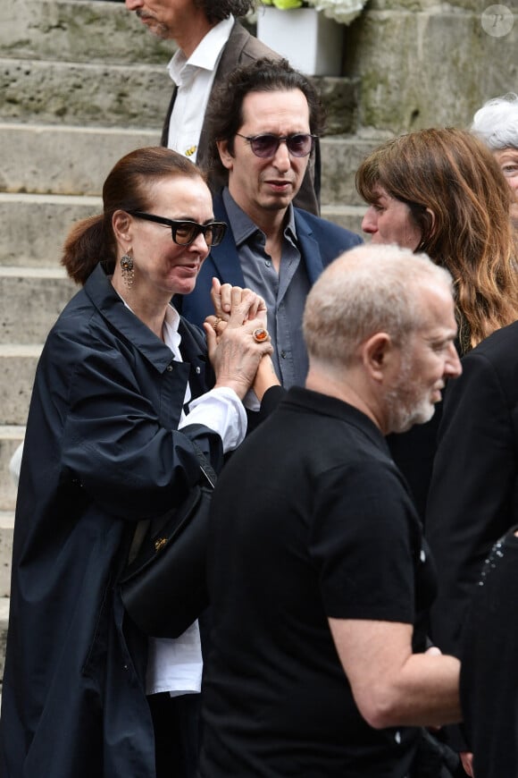 Carole Bouquet, Lou Doillon - Sorties des obsèques de Jane Birkin en l'église Saint-Roch à Paris. Le 24 juillet 2023 © Jacovides-KD Niko / Bestimage 
