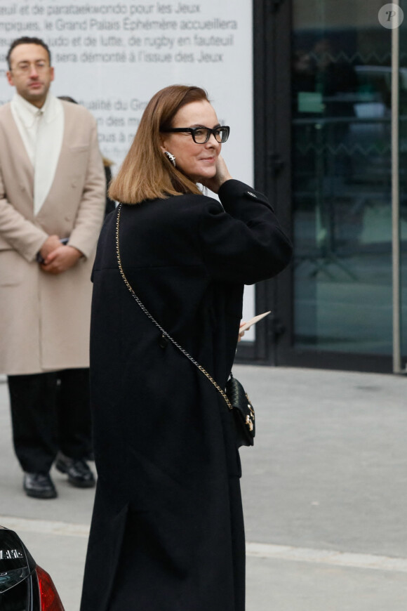 Carole Bouquet - Arrivées au défilé Chanel Haute Couture printemps / été 2023 lors de la fashion week à Paris le 24 janvier 2023. © Christophe Clovis / Veeren / Bestimage 