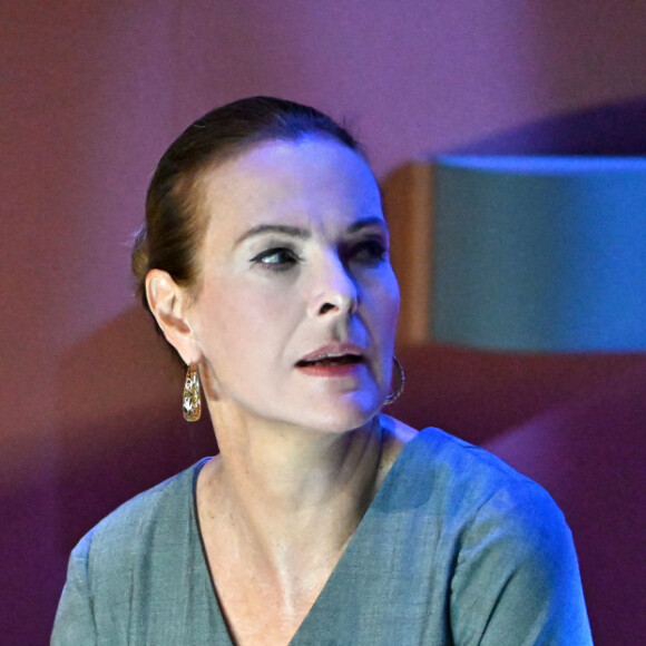 Carole Bouquet durant la générale de la piéce de théâtre "Bérénice" dans l'une des nouvelles salles du Théâtre National de Nice, "La Cuisine", le 19 mai 2021, installée à l'ouest de la ville. Cette salle de spectacle éphémère, après avoir été le théâtre de Carouge, vient de se poser à Nice.