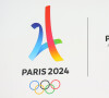Le design de la torche olympique enflamme les réseaux 

Logo Paris lors de la présentation du logo des Jeux Olympiques et Paralympiques dévoilé au cinéma "Le Grand Rex" à Paris. Dans le logo sont cachés différents symboles : la médaille, la flamme et Marianne.