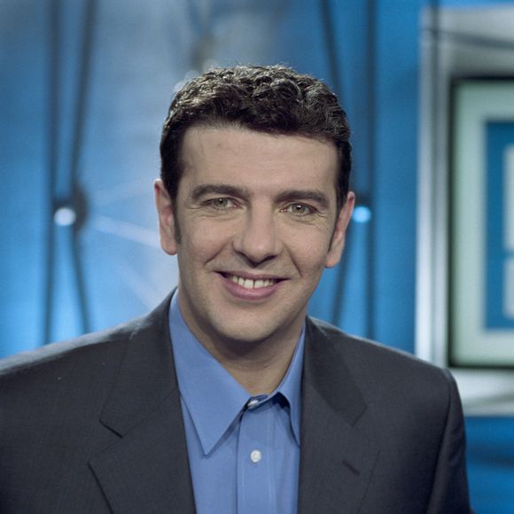 Le 26 juillet 2023, Thierry Gilardi aurait célébré ses 65 ans.
Archives - En France, à Paris, Thierry Gilardi sur le plateau de l'émission "L'équipe du Dimanche" le 1er avril 2001.