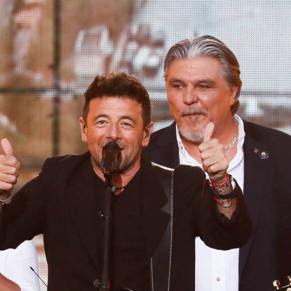 Exclusif - Patrick Bruel entouré de Arthur Bauchet (skieur handisport), Sarah Bee (breakdanseuse), Charlotte Hym (Skateuse), Brahim Asloum (boxeur), David Douillet (judoka), Tony Estanguet (pdt du Comité Olympique Paris 2024) - Enregistrement de l'émission "Paris 2024 le concert événement...dans un an les jeux" sur le parvis de l'Hôtel de Ville de Paris, diffusée le 25 juillet sur France 2 à 21h10. Le 3 juillet 2023 © Tiziano Da Silva-Christophe Clovis / Bestimage