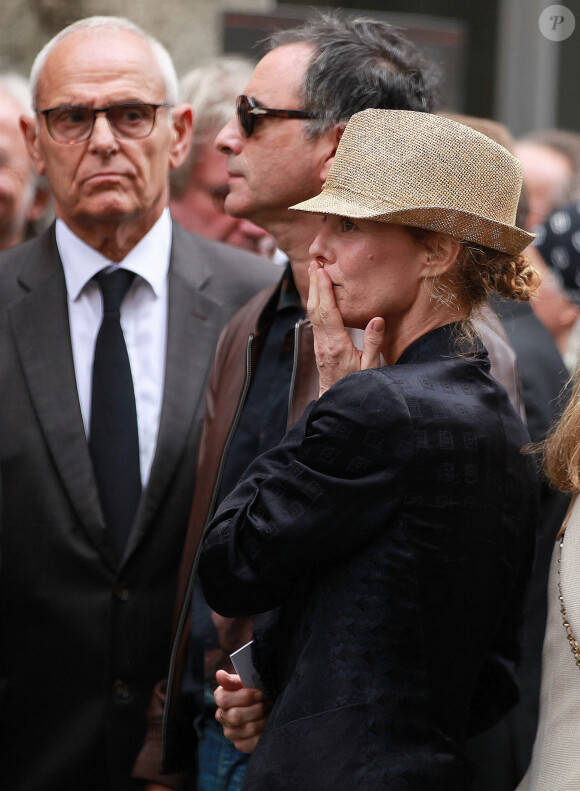 Samuel Benchetrit et sa femme Vanessa Paradis - Sorties des obsèques de Jane Birkin en l'église Saint-Roch à Paris. Le 24 juillet 2023 © Jonathan Rebboah / Panoramic / Bestimage