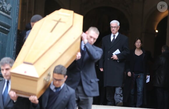 Elle est tragiquement décédée en 2013.
Jane Birkin - Sortie des obsèques de Kate Barry en l'église Saint-Roch à Paris. Le 19 décembre 2013