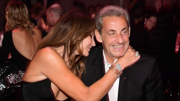 PHOTO Carla Bruni : ce souvenir d'un moment très tactile avec Nicolas Sarkozy lors de vacances en famille