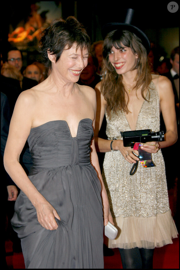 Jane Birkin et Lou Doillon - Montée des marches du film Paranoid Park, 60e Festival de Cannes.