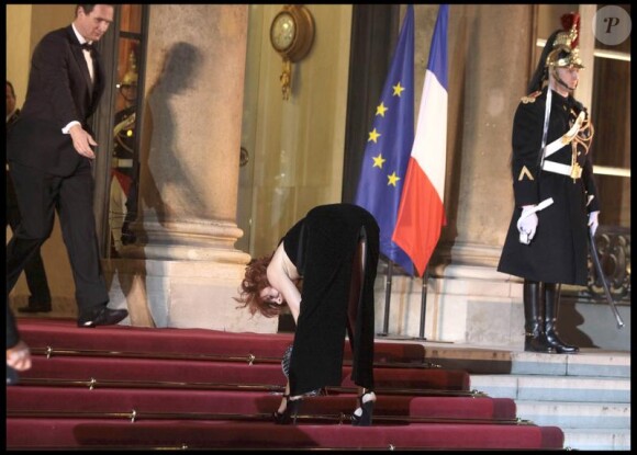 Mylène Farmer arrive à L'Elysée, le 2 mars 2010.