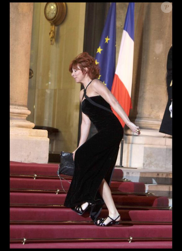 Mylène Farmer arrive à L'Elysée, le 2 mars 2010.