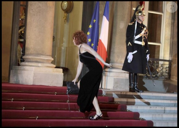 Mylène Farmer arrive à L'Elysée, le 2 mars 2010.