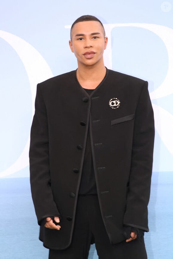 Olivier Rousteing a opté pour de longues tresses blondes très éloignées de ses précédentes coiffures
Olivier Rousteing au photocall du défilé de mode Homme printemps-été 2023 Dior à l'école du Val de Grâce à Paris, France, le 24 juin 2022. © Bertrand Rindoff/Bestimage 