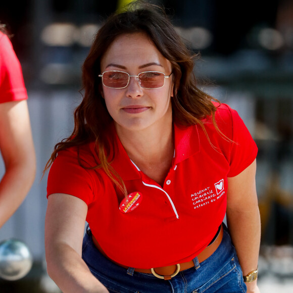 Au programme : excursions en pleine nature, dégustations locales et multiples visites dans les lieux les plus touristiques du pays. Visiblement, le duo n'a pas eu le temps s'ennuyer !
Exclusif - Dounia Coesens - Pétanque du coeur dans le cadre le la 20ème édition de "l'étape du coeur" de l'association "Mécénat Chirurgie Cardiaque" (MCC) lors du tour de France 2023 au Fan Club de Bordeaux, France, le 06 juillet 2023. © Christophe Clovis / Bestimage 