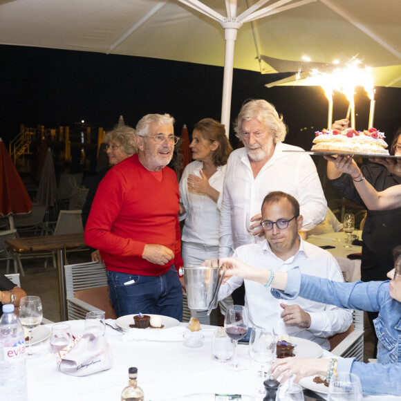 Ainsi, vêtue d'une robe noire légèrement en transparence, l'animatrice a pu dévoiler son teint hâlé au Festival de Ramatuelle, ce lundi 31 juillet, avant une rentrée pleine de nouveautés.
Exclusif - Michel Boujenah, Daniel Benoin - Représentation de la pièce "L'avare" au théâtre de Verdure lors du festival de Ramatuelle le 31 juillet 2023. © Cyril Bruneau / Festival de Ramatuelle / Bestimage