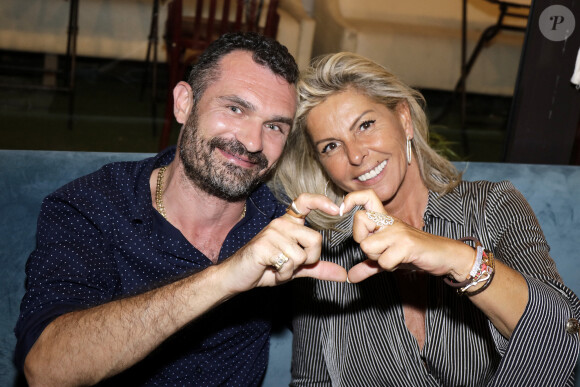 En cette période estivale, les internautes aiment prendre de ses nouvelles via ses réseaux sociaux.
Exclusif - François Cases Bardina et Caroline Margeridon - Anniversaire de Caroline Margeridon à Paris. Le 4 octobre 2021 © Cédric Perrin / Bestimage 