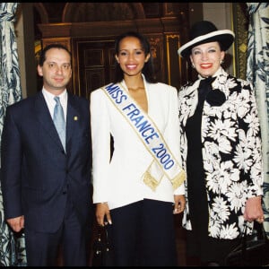 Xavier de Fontenay, Sonia Rolland Miss France 2000 et Geneviève de Fontenay lors du tournoi des personnalités de Pétanque.
