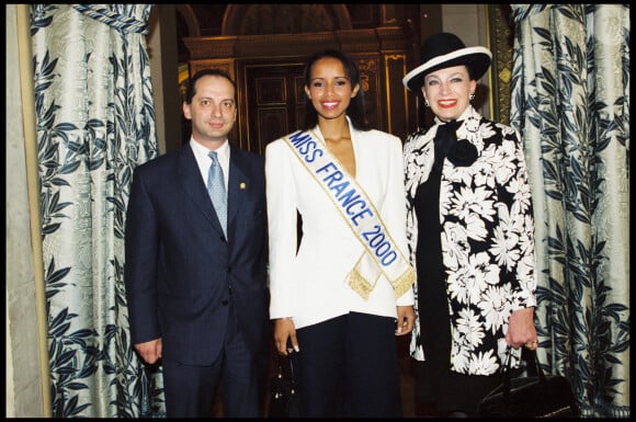 Xavier de Fontenay, Sonia Rolland Miss France 2000 et Geneviève de Fontenay lors du tournoi des personnalités de Pétanque.