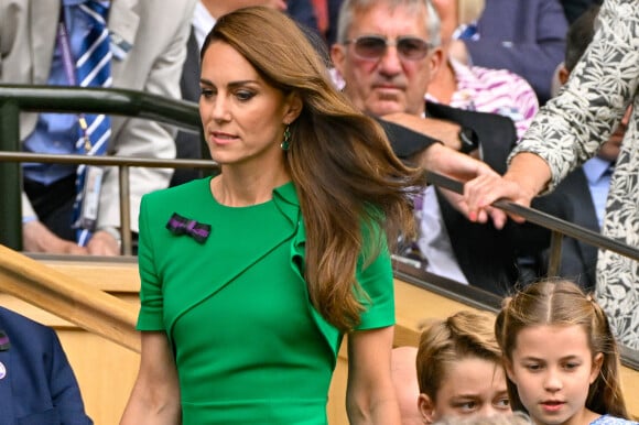Kate Middleton, princesse des choeurs.
Kate Middleton, la princesse Charlotte et le prince George à Wimbledon - Finale simple Messieurs - Victoire de Carlos Alcaraz contre Novak Djokovic Serbie.