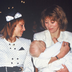 Archives : François Valery, Nicole Calfan et Mireille Darc en 1987