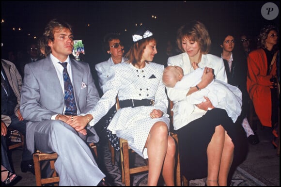 Archives : François Valery, Nicole Calfan et Mireille Darc en 1987