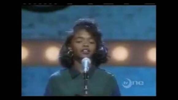 Lauryn Hill : Regardez-la, enfant, se faire siffler en plein show !