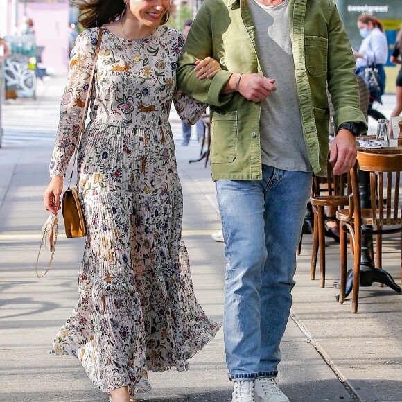 Exclusif - Sophia Bush et son compagnon Grant Hughes retournent à leur hôtel à New York le 18 juin 2021.