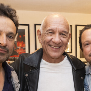 Ce jour-là, Davy Sardou jouait la pièce "Au scalpel" avec Bruno Salomone
Exclusif - Bruno Salomone, Davy Sardou - Personnalités au spectacle "Au scalpel" lors du Festival de Ramatuelle. Le 4 août 2023 © Cyril Bruneau / Festival de Ramatuelle / Bestimage 