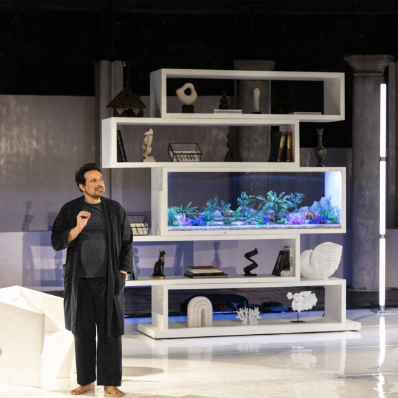 Exclusif - Bruno Salomone et Davy Sardou - Personnalités au spectacle "Au scalpel" lors du Festival de Ramatuelle. Le 4 août 2023 © Cyril Bruneau / Festival de Ramatuelle / Bestimage 