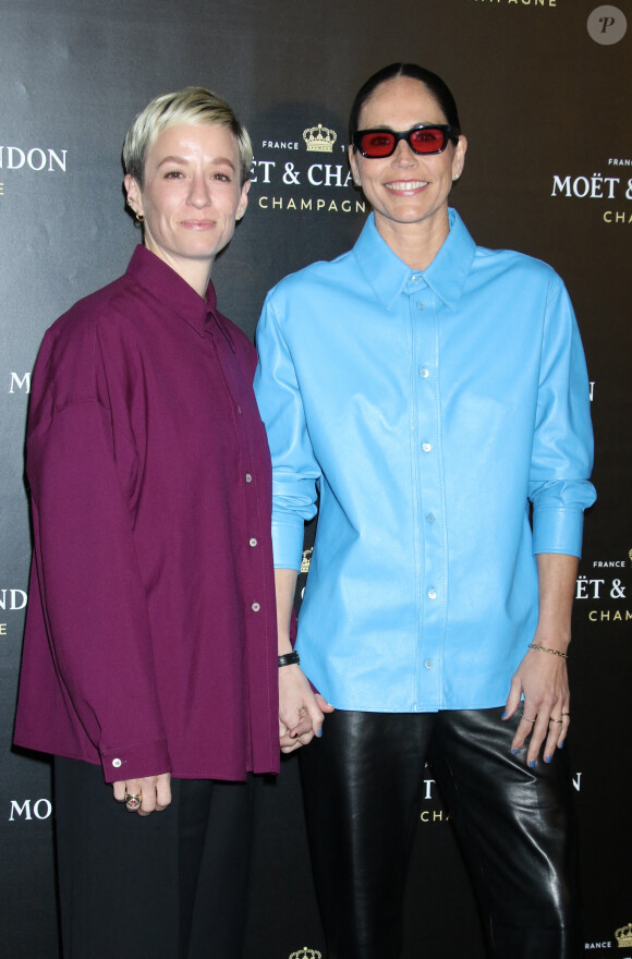 Au moment de son raté, la footballeuse a eu un rire jaune, ce qui n'a pas du tout plu aux fans américains
 
Megan Rapinoe et Sue Bird au photocall de la soirée "Moët & Chandon" à New York, le 5 décembre 2022.