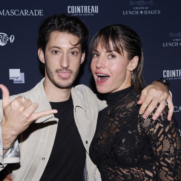 Pierre Niney s'est envolé en direction d'une destination inconnue mais paradisiaque.
Exclusif - Pierre Niney et sa femme Natasha Andrews - After party du film Mascarade au club privé NO.PI à Paris. © Rachid Bellak / Bestimage