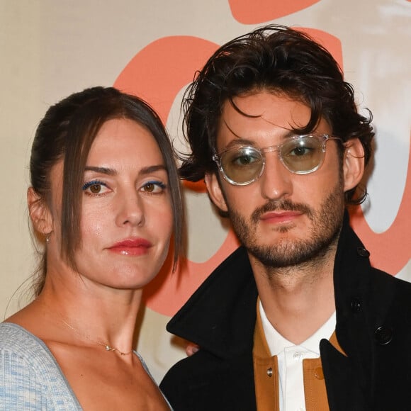 Natasha Andrews et son mari Pierre Niney - Avant-première du film "Les Bad Guys" au cinéma Publicis à Paris. Le 1er avril 2022 © Coadic Guirec / Bestimage