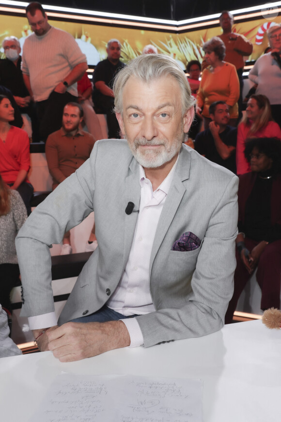 Et pour cause : ce mardi 8 août 2023, le chroniqueur de "Touche pas à mon poste !" sur C8 célèbre ses 59 ans.
Exclusif - Gilles Verdez - Sur le plateau de l'émission TPMP (Touche Pas à Mon Poste) présentée en direct par C.Hanouna et diffusée sur C8 à Paris le 25 novembre 2022 - © Jack Tribeca / Bestimage 