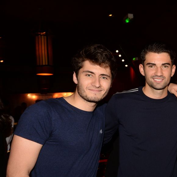 Les deux hommes se sont rendus au beau milieu de la baie de Saint-Jean-de-Luz à bord d'un bateau
Tximista Lizarazu, Enzo Zidane et Luca Zidane - A l'occasion des 20 ans de la victoire de l'équipe de France, les bleus 98 se sont rendus à un dîner organisé au Buddha Bar avec tous les joueurs et leur famille le 11 juin 2018. © Rachid Bellak/Bestimage