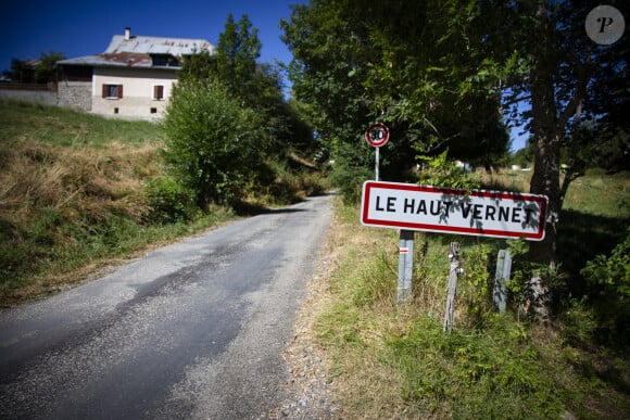 Il était sous la surveillance de ses grands-parents avant de se volatiliser
Le village du Haut-Vernet où séjournait l'enfant porté disparu, Émile, 2 ans et demi © Thibaut Durand/ABACAPRESS.COM