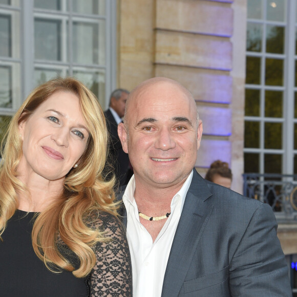Sur Instagram, André Agassi vient d'annoncer que la famille s'agrandissait avec l'arrivée d'un nouveau membre

Steffi Graf et son mari André Agassi - Longines a organisé un Gala de charité en l'honneur de Steffi (Stefanie) Graf et de André Agassi avec les associations caritatives "Children for Tomorrow" et "The André Agassi Foundation for Education" au Musée Rodin à Paris avec qui la marque célèbre ses 10 ans de partenariat. Longines donnera le coup d'envoi d'une vente aux enchères de montres exclusives en faveur des associations de Steffi Graf et de André Agassi. Paris le 2 juin 2018 © Guirec Coadic/Bestimage