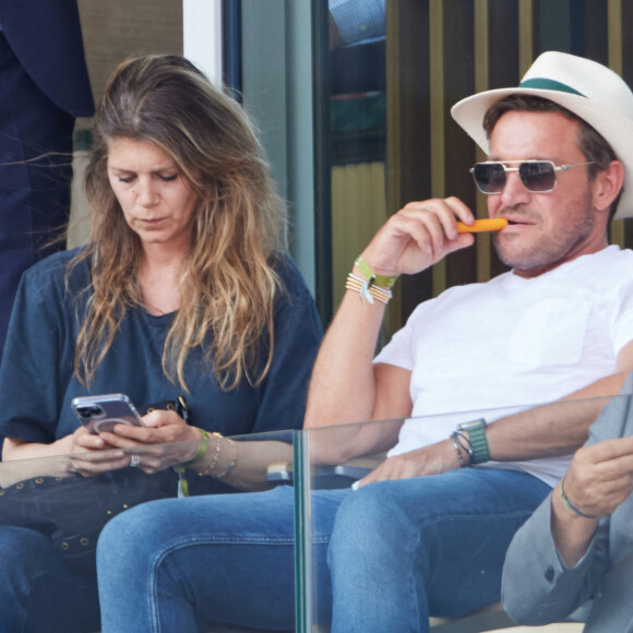 Benjamin Castaldi et sa femme Aurore Aleman en tribunes lors des Internationaux de France de tennis de Roland Garros 2023, à Paris, France, le 9 juin 2023. © Jacovides-Moreau/Bestimage