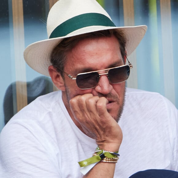 La nouvelle de son départ a eu l'effet d'une onde de choc.
Benjamin Castaldi en tribunes lors des Internationaux de France de tennis de Roland Garros à Paris, France. © Jacovides-Moreau/Bestimage