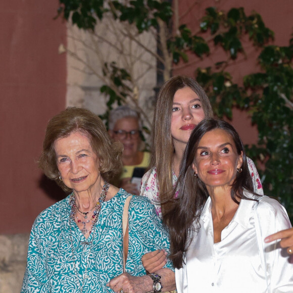 La princesse Leonor, la princesse Sofia, le roi Felipe VI, la reine Letizia d'Espagne et la reine Sofia au cinéma pour aller voir le film Barbie, le 10 août 2023