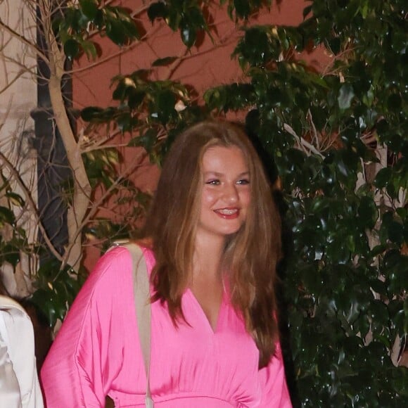 La princesse Leonor et la reine Letizia d'Espagne au cinéma pour aller voir le film Barbie, le 10 août 2023