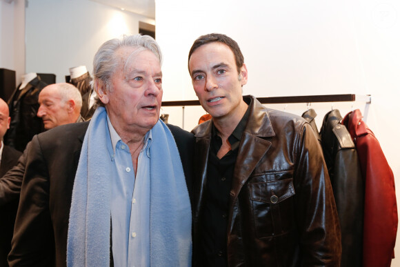 Exclusif - Alain Delon et son fils Anthony Delon - Lancement de la marque de vêtements de cuir "Anthony Delon 1985" chez Montaigne Market à Paris © Philippe Doignon / Bestimage