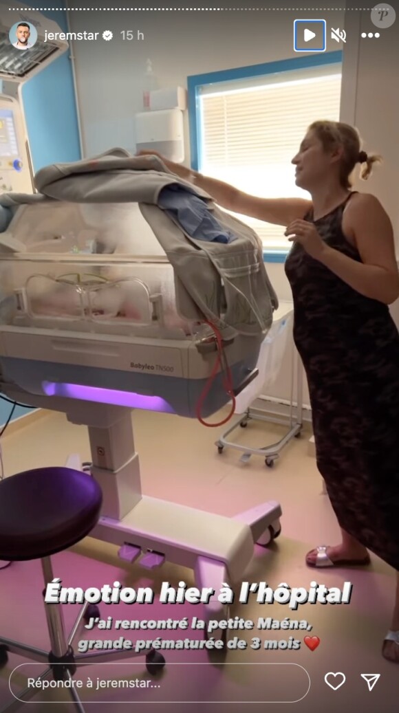 Amandine Pellissard à la maternité avec sa fille, toutes les deux immortalisées dans la story Instagram de Jeremstar.
