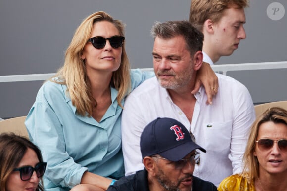 Sa famille est au courant...
Clovis Cornillac et sa femme Lilou Fogli - Célébrités en tribunes des Internationaux de France de tennis de Roland Garros 2023 à Paris le 11 juin 2023. © Jacovides-Moreau/Bestimage 