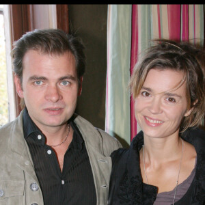 Clovis Cornillac et sa femme Caroline Proust - Lancement du guide Gaultmillau 2009 au Fouquet's Barrière