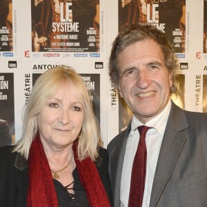 Aux côtés du mari de Julie Leclerc, on trouve deux autres victimes

Exclusif - Julie et Gérard Leclerc - 100éme de la pièce "Le Systême" au théâtre Antoine à Paris le 21 mai 2015.