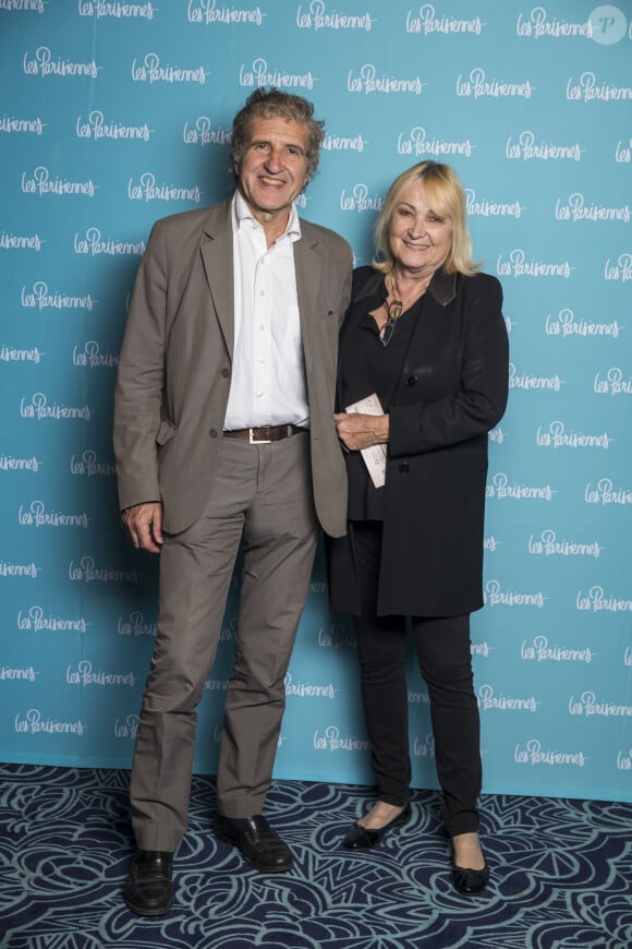 Exclusif - Gérard Leclerc et sa femme Julie Leclerc - Photocall de la première du spectacle "Les Parisiennes" aux Folies Bergères à Paris le 24 mai 2018. Laurent Ruquier fait revivre Les Parisiennes pour un spectacle musical mêlant chant, danse, comédie. A.Dombasle, M.Galanter, H.Noguerra et I.Modja reprennent en live les succès pop et drôles du groupe culte des années 1960 et 1970. Laurent Ruquier, metteur en scène et animateur vedette de France 2, donne un nouveau souffle au spectacle qui le faisait rêver lorsqu'il était enfant. © Olivier Borde - Pierre Perusseau/Bestimage