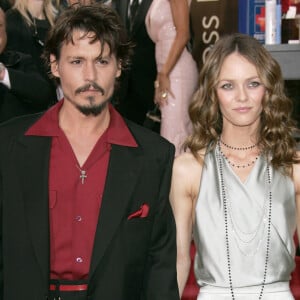 Heureusement, loin des soucis et des contaminations, l'acteur était venu en France pour se ressourcer.
Johnny Depp et Vanessa Paradis aux Golden Globes
