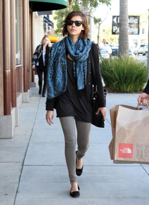 Jessica Alba en pleine séance shopping à Beverly Hills le 4 mars 2010